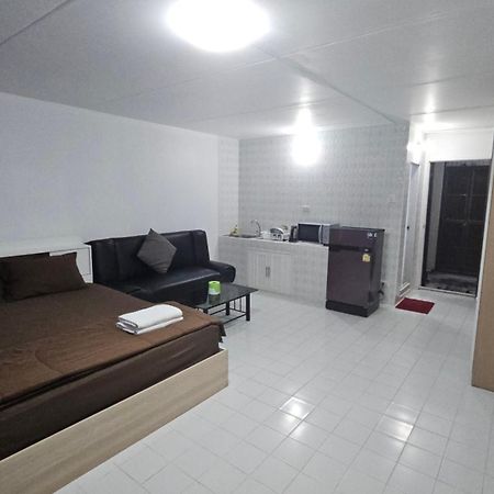 New Room Нонтхабури Экстерьер фото